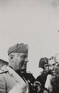 Albumi "Duce": Benito Mussolini virallisella vierailulla Sisiliassa (m/v kuva) tekijältä A. Scarlata