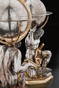 Kaksi poikkeuksellista maapalloa ja taivaallista maapalloa, joita tukevat Hercules ja Atlas, Augsburg tekijältä Abraham Drentwett