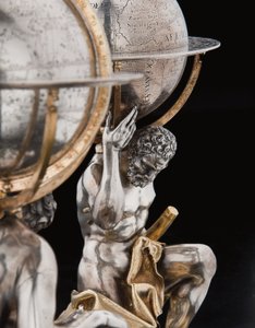 Kaksi poikkeuksellista maapalloa ja taivaallista maapalloa, joita tukevat Hercules ja Atlas, Augsburg