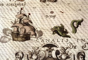 Merihirviö hyökkää galleonin (karavellin) kimppuun. Yksityiskohta kartasta "Theatrum Orbis Terrarumissa", kirjoittanut Abraham Ortelius, Antwerpen 1584 tekijältä Abraham Ortelius