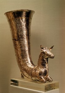 Rhyton metsäkurin muodossa, Iranista (kulta)