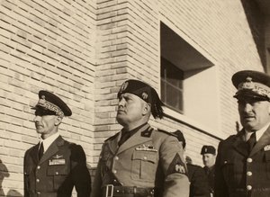 Yrityksen Mauro Toschi fu Ulisse rakentaman kuninkaallisen Fausto Pescin lentokentän rakennusten vihkiminen käyttöön Bolognassa, herttua Benito Mussolinin läsnä ollessa, 24.10.1936 (m/v kuva)