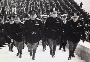 Mussolini sotilasparaatissa (m/w kuva)