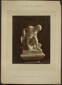 [Julienin teos ”Kuoleva gladiaattori”, Louvren museo] tekijältä Adolphe Braun