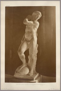 Firenze: Michelangelon keskeneräinen Apollon-patsas Uffizin taidemuseossa tekijältä Adolphe Braun