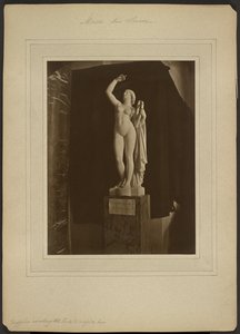 [Pradierin maalaus ”Sappho pyytää jumalia antamaan hänelle inspiraatiota” / Louvre-museo]
