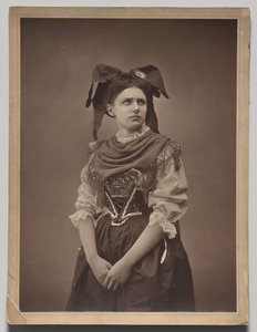 Nuori Alsacienne-nainen