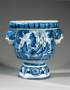 Delftin sinivalkoinen kaksikahvainen mytologinen jalustainen puutarhauurna tekijältä Adriaen (fl.1868 d.1701) (attr.to) Kocks