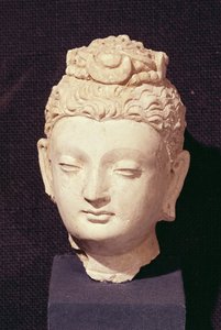 Buddhan pää, kreikkalais-buddhalainen tyyli, Haddasta (stukki)