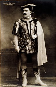 Laulaja Enrico Caruso Giuseppe Verdin oopperassa Il Trovatore (valkoinen kuva) tekijältä Aime Dupont