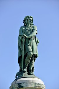 Vercingetorixin (72-46 eKr.), gallialaisen johtajan kolossaalinen patsas - veistos Millet Aimesta (1819-1891) 6,60 m korkea erige vuonna 1865 Mont Auxois