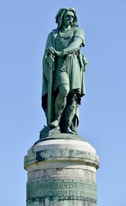 Vercingetorixin (72-46 eKr.), gallialaisen johtajan kolossaalinen patsas - veistos Millet Aimesta (1819-1891) 6,60 m korkea erige vuonna 1865 Mont Auxois