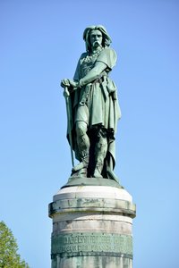 Vercingetorixin (72-46 eKr.), gallialaisen johtajan kolossaalinen patsas - veistos Millet Aimesta (1819-1891) 6,60 m korkea erige vuonna 1865 Mont Auxois