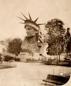 Vapaudenpatsaan pää esillä Pariisissa 1883
