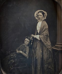 Nimetön nainen Bonnet and Shawlissa istuvan poikansa kanssa, n. 1850. Tekijät: Albert Sands Southworth, Josiah Johnson Hawes. tekijältä Albert Sands Southworth, Josiah Johnson Hawes