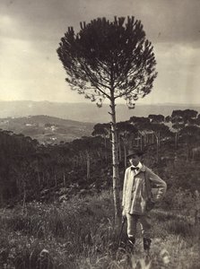 Albumilta "Ricordi fiorentini" (Muistoja Firenzestä), maalari Memo Ghinin muotokuva maassa, 27.8.1919 (m/v kuva) tekijältä Alberto Fierli