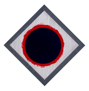 Circle Blue on Red Diamond, 2022 (emali ja kynä kortille) tekijältä Alex Dunn