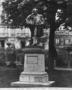 Hector Berliozin muistomerkki, Vintimillen aukio, 1884 (kivi ja pronssi)