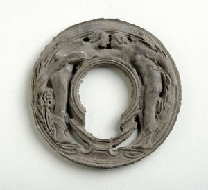 Maquette riipukseen arabeskiescutcheonilla (pronssoitu kipsi) tekijältä Alfred Gilbert