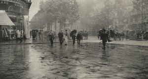 Sateinen päivä bulevardilla – Pariisi tekijältä Alfred Stieglitz