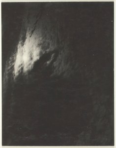 Vastaava sarjasta A (kolmas sarja, tuloste 8) tekijältä Alfred Stieglitz