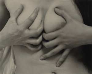 Georgia O’Keeffe – Kädet ja rinnat tekijältä Alfred Stieglitz