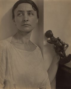 Georgia O’Keeffe ja Matissen veistos tekijältä Alfred Stieglitz