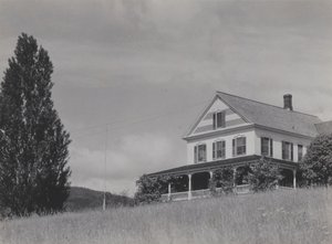 Talo kukkulalla, Lake George