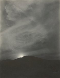 Lake George, n. 1922. tekijältä Alfred Stieglitz
