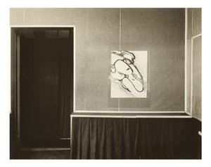 Päähuone - seinä, oven vieressä, vasemmalla. tekijältä Alfred Stieglitz