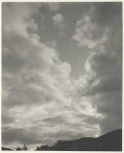 Musiikki - Kymmenen pilvivalokuvan sarja, nro II tekijältä Alfred Stieglitz