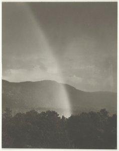Sateenkaari, 1920. tekijältä Alfred Stieglitz