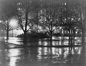 Heijastuksia, yö, New York, n. 1898 (syväpaino) tekijältä Alfred Stieglitz