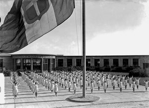 Villa Rosa Maltoni Mussolini: naisopiskelijat harjoittelemassa (m/v kuva) tekijältä Fratelli Alinari