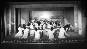 Villa Rosa Maltoni Mussolini: naisopiskelijat esiintymässä (m/w kuva) tekijältä Fratelli Alinari
