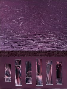 Teksturoidut violetit sylinterit tekijältä Alyson Storms