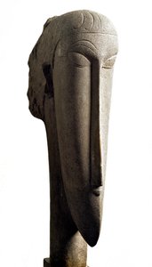 Pää. Pää. Amedeo Modiglianin (1884-1920) veistos tekijältä Amedeo Modigliani