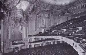 Chicago: Interior, Oriental Theatre (m/w kuva) tekijältä American Photographer (after)