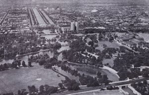 Chicago: Jackson Park and the Midway from the Air (m/w kuva) tekijältä American Photographer (after)