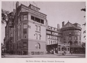 De Soto Hotel, Bull Streetin sisäänkäynti (m/w kuva) tekijältä American Photographer (after)