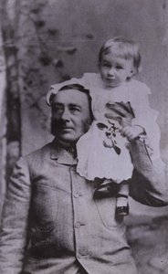 Franklin D Roosevelt, amerikkalainen poliitikko ja Yhdysvaltain 32. presidentti, pienenä lapsena isänsä kanssa