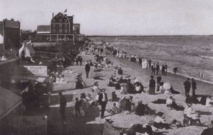 Old Orchard Beach, Maine: Rannalla (m/w kuva) tekijältä American Photographer (after)