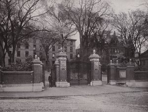 Providence, Rhode Island: Van Wickle Gate, Brownin yliopisto (m/v kuva) tekijältä American Photographer (after)