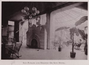 Sun Parlor and Hearth, De Soto Hotel (m/w kuva) tekijältä American Photographer (after)