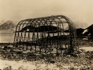 America, ei-jäykkä ilmalaiva, jonka Mutin Godard rakensi Ranskassa Walter Wellmanin yritykselle päästä lentoteitse pohjoisnavalle. (m/w kuva) tekijältä American Photographer (after)