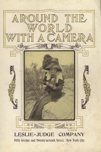 Nimisivukuvitus elokuvasta Around the World with a Camera (m/w kuva) tekijältä American Photographer (after)