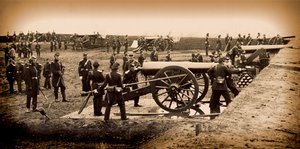 1. Connecticutin raskas tykistö miehittää tykkejä Fort Richardsonissa vuoden 1861 lopulla.