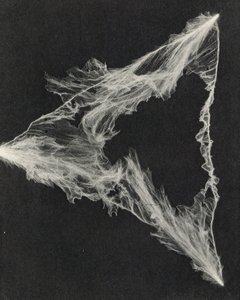 Laboratoriossa tuotettu keinotekoinen salama (s/w-kuva) tekijältä American Photographer
