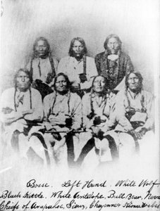 Bose, vasen käsi, valkoinen susi, musta vedenkeitin, valkoinen antilooppi, härkäkarhu, Neva: Arapahoe-, Sioux-, Cheyenne- ja Kiowa-heimojen päälliköt, n. 1860-68 tekijältä American Photographer