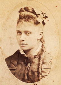 Carte de visite nuoresta afroamerikkalaisesta naisesta, n. 1880 tekijältä American Photographer